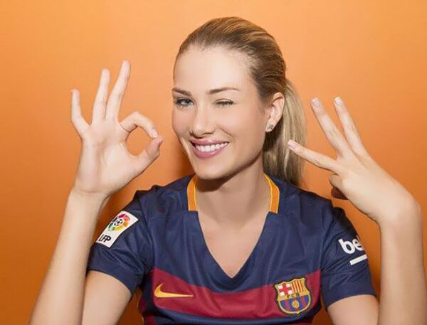 ميريا تشجع برشلونة - سبوتنيك عربي