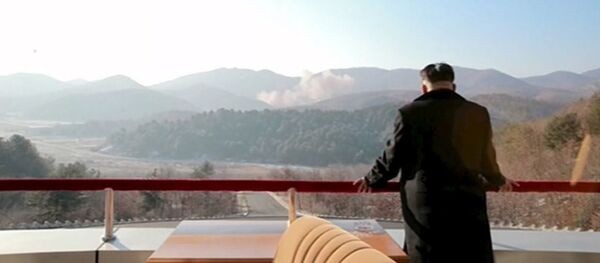 الرئيس الكوري الشمالي يشاهد إطلاق صاروخ الرئيس الكوري الشمالي يشاهد إطلاق صاروخ - سبوتنيك عربي