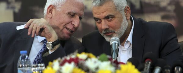 إسماعيل عبد السلام أحمد هنية، رئيس وزراء السلطة الفلسطينية السابق، ونائب رئيس المكتب السياسي لحركة المقاومة الإسلامية حماس،عزام الأحمد قيادي في حركة فتح وعضو المجلس الثوري للحركة - سبوتنيك عربي