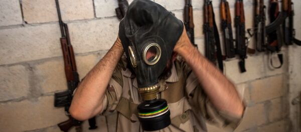 صورة لإرهابي في شمال سوريا يرتدي قناع غاز صورة لإرهابي في شمال سوريا يرتدي قناع غاز - سبوتنيك عربي