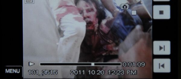 صورة من فيديو التقطت أثناء اعتقال القائد الليبي السابق معمر القذافي صورة من فيديو التقطت أثناء اعتقال القائد الليبي السابق معمر القذافي - سبوتنيك عربي