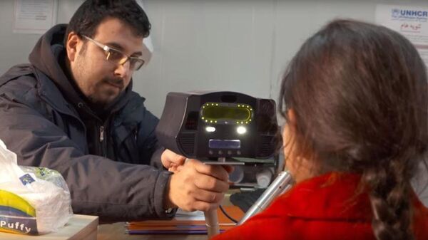 نظام جديد لحصول اللاجئين السوريين على المساعدات عن طريق مسح العين - سبوتنيك عربي