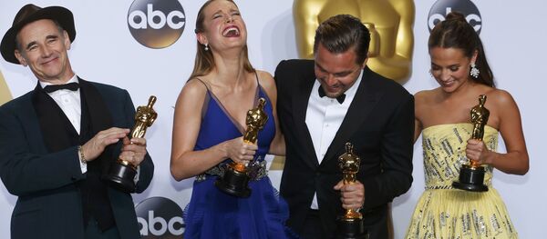 الفائزون بجائزة أوسكار بعد انتهاء حفل توزيع جوائز الأوسكار في كاليفورنيا، 28 فبراير/ شباط 2016. الفائزون بجائزة أوسكار بعد انتهاء حفل توزيع جوائز الأوسكار في كاليفورنيا، 28 فبراير/ شباط 2016. - سبوتنيك عربي
