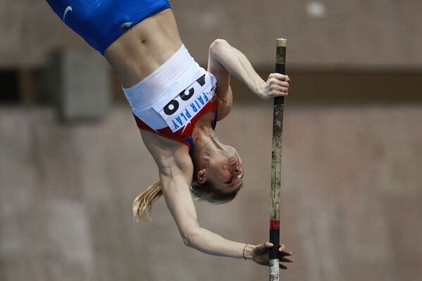 الرياضية الروسية أنجليكا سيدوروفا أثناء نهائيات مسابقات القفز في بطولة روسيا لألعاب القوى في موسكو. الرياضية الروسية أنجليكا سيدوروفا أثناء نهائيات مسابقات القفز في بطولة روسيا لألعاب القوى في موسكو. - سبوتنيك عربي
