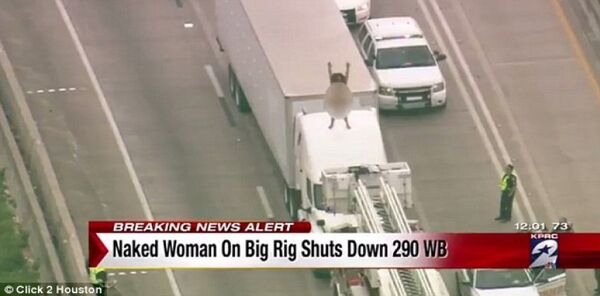 أمريكية ترقص في الشارع - سبوتنيك عربي