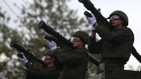 جنود روسيا يحملون أفضل نظام صاروخي في العالم على أكتافهم - سبوتنيك عربي