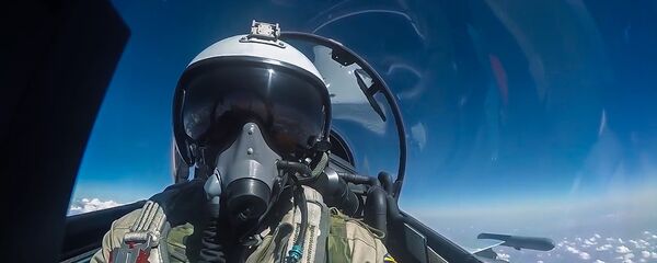 طيار القوات الجوية-الفضائية الروسية خلال تنفيذ مهمته الجوية في سوريا. - سبوتنيك عربي