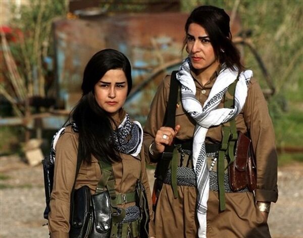 جميلات كردستان يحتفلن بعيد النوروز في ساحات القتال جميلات كردستان يحتفلن بعيد النوروز في ساحات القتال - سبوتنيك عربي