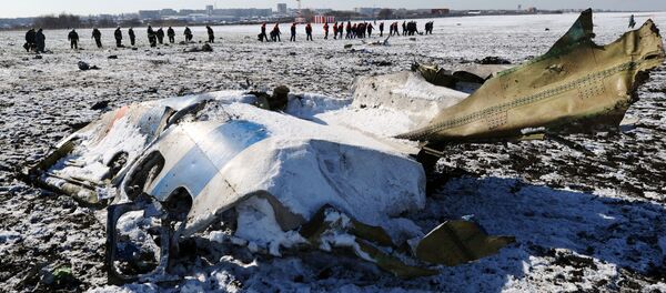 موقع تحطم الطائرة الإماراتية فلاي دبيBoeing-737-800 في روستوف نادونو، روسيا. - سبوتنيك عربي