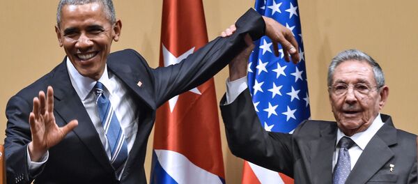 رئيس كوبا راؤول كاسترو ورئيس الولايات المتحدة في العاصمة الكوبية هافانا - سبوتنيك عربي