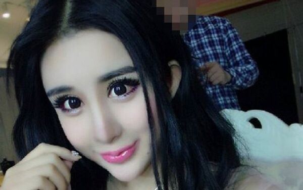 شاهد ماذا فعلت هذه الفتاة لجذب حبيبها السابق - سبوتنيك عربي