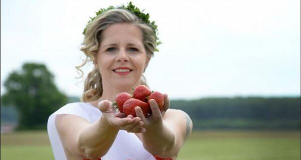 شاهد ملكة الفراولة والسجق - سبوتنيك عربي