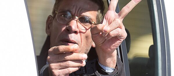 خاطف الطائرة المصرية Egypt Air بعد اعتقاله في مطار لارنكا بقبرص. - سبوتنيك عربي