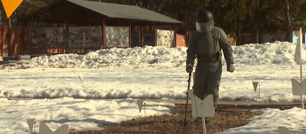 الفريق الروسي التابع لقوات الجيش الروسي يتدرب على إزالة الألغام في تدمر الفريق الروسي التابع لقوات الجيش الروسي يتدرب على إزالة الألغام في تدمر - سبوتنيك عربي