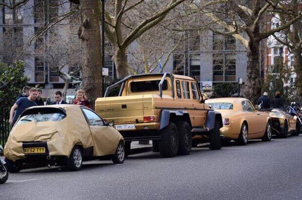 بريطاني يسخر من أسطول السيارات الذهبية - سبوتنيك عربي