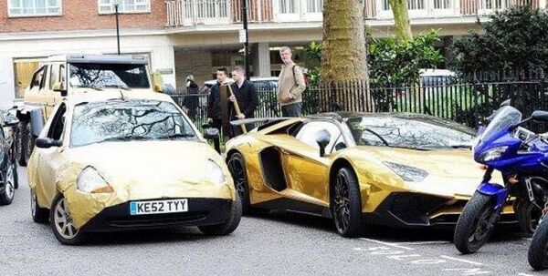 بريطاني يسخر من أسطول السيارات الذهبية - سبوتنيك عربي