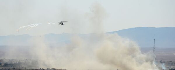 قوات الجيش العربي السوري يستخدمون المروحية الروسية كا-52 أليغاتور خلال العمليات العسكرية لتحرير مدينة القريتين من تنظيم داعش. - سبوتنيك عربي