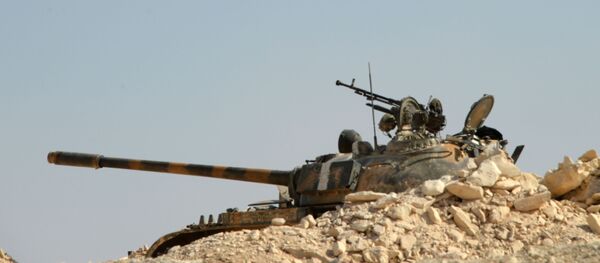 قوات الجيش العربي السوري يستخدمون المروحية الروسية كا-52 أليغاتور والدبابة ت-55 خلال العمليات العسكرية لتحرير مدينة القريتين من تنظيم داعش. - سبوتنيك عربي