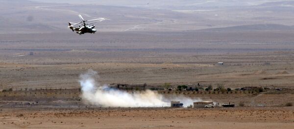 قوات الجيش العربي السوري يستخدمون المروحية الروسية كا-52 أليغاتور خلال العمليات العسكرية لتحرير مدينة القريتين من تنظيم داعش. قوات الجيش العربي السوري يستخدمون المروحية الروسية كا-52 أليغاتور خلال العمليات العسكرية لتحرير مدينة القريتين من تنظيم داعش. - سبوتنيك عربي