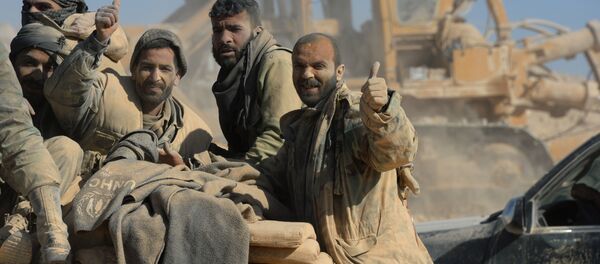 قوات الجيش العربي السوري يحررون مدينة القريتين في سوريا. - سبوتنيك عربي