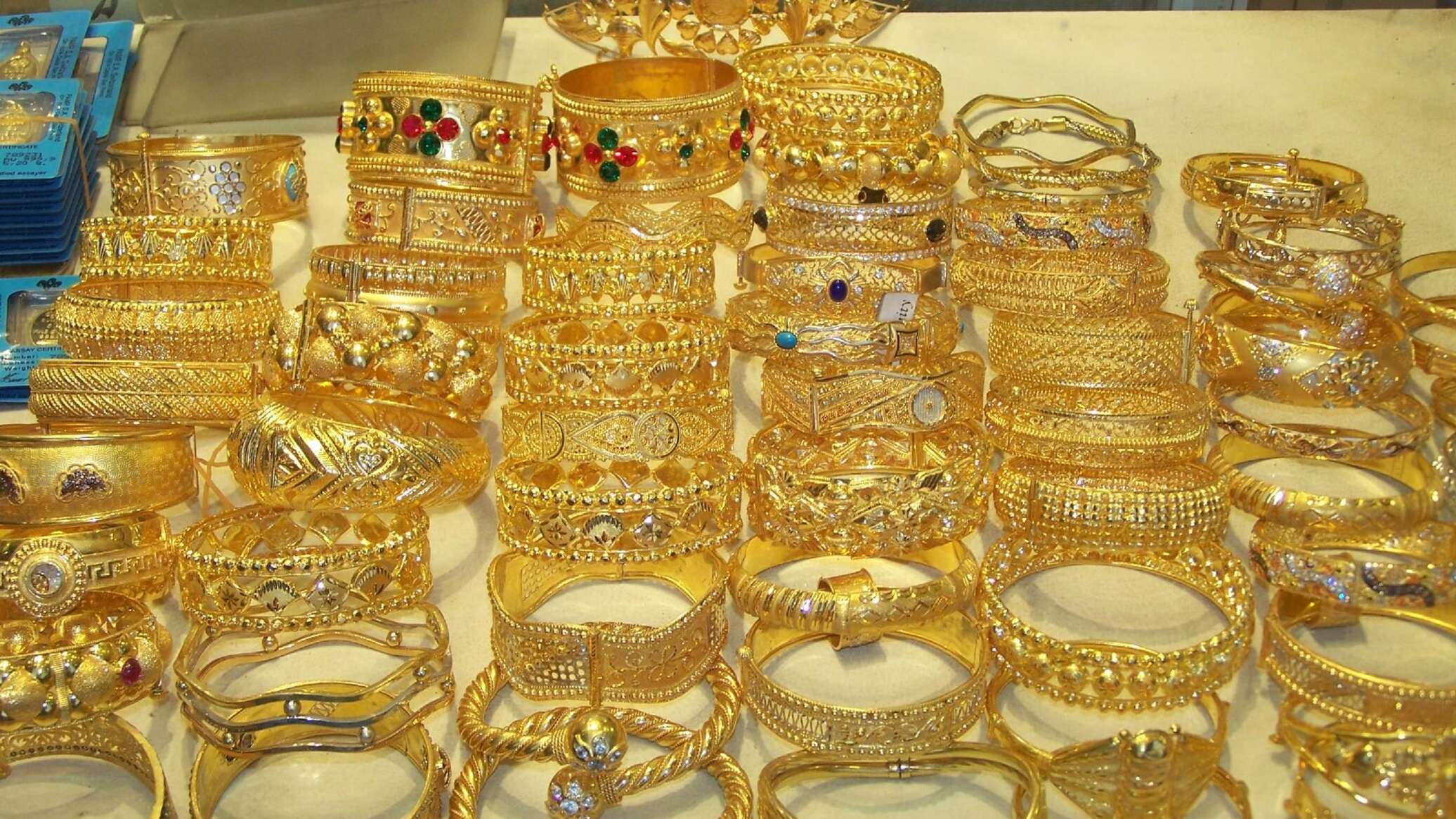 الذهب يرتفع فوق 4500 دولار للمرة الأولى