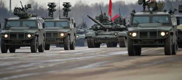 المدرعة تيغر (النمر) التابعة لقوات حامية موسكو للمنطقة المركزية العسكرية، خلال التدريب للعرض العسكري المخصص لإحياء الذكرى الـ 71 لعيد النصر في الحرب الوطنية العظمى (1940-1945)، في حقل عسكري ألابينو بمقاطعة موسكو. - سبوتنيك عربي