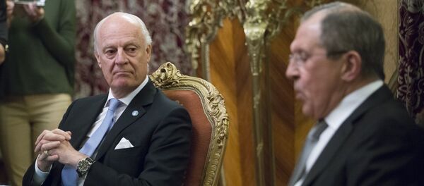 وزير الخارجية الروسي سيرغي لافروف ودي ميستورا - سبوتنيك عربي