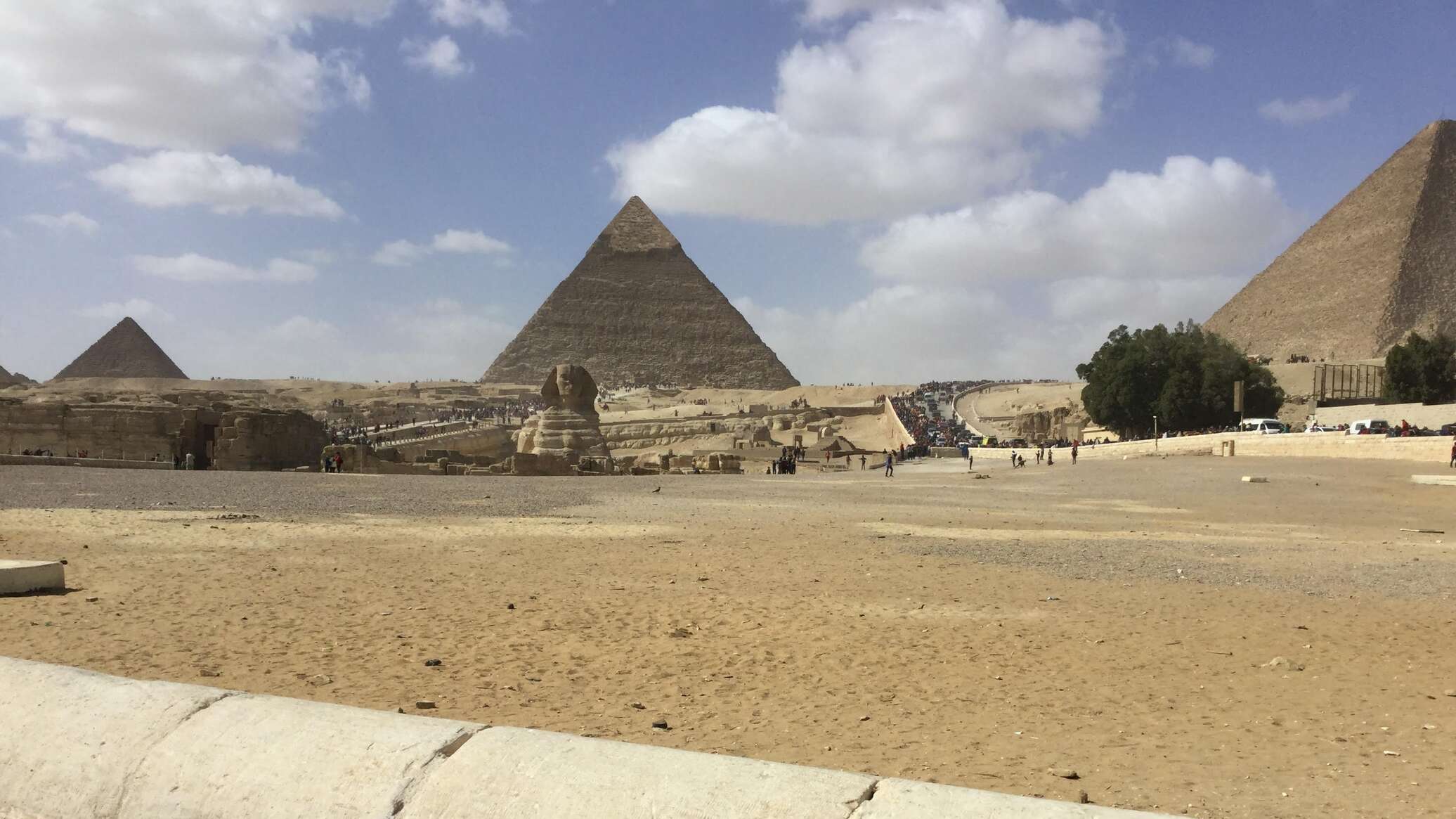 الحكومة المصرية تصدر قرارا بشأن زيارة الأهرامات