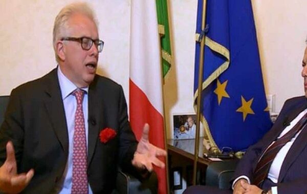 لوتشو باروني رئيس الكتلة الائتلافية للحزب الحاكم الإيطالي - سبوتنيك عربي