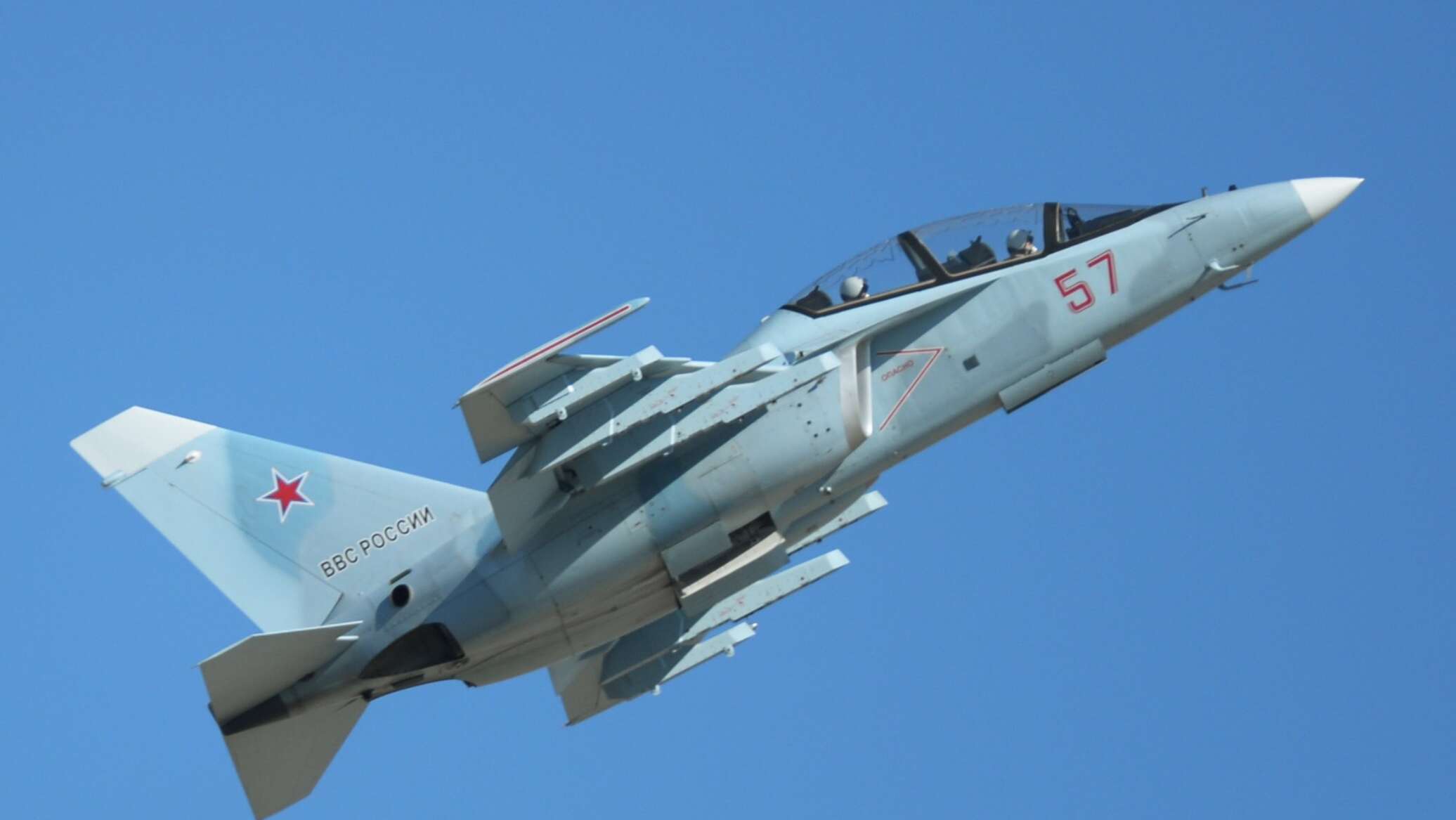 "روستيخ" تطلق طائرتي "ياك-130 إم" و"أنسات-إم" المستبدلة للواردات في معرض دبي للطيران 2025