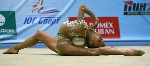 أليكساندرا سولداتوفا خلال بطولة ألعاب الجمباز في سوتشي،  روسيا. - سبوتنيك عربي