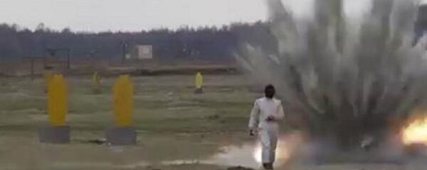 فتاة تسير في حقل ألغام - سبوتنيك عربي