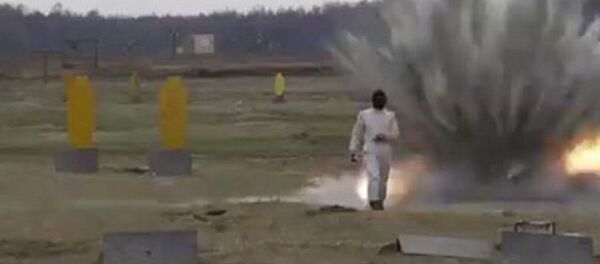 فتاة تسير في حقل ألغام - سبوتنيك عربي