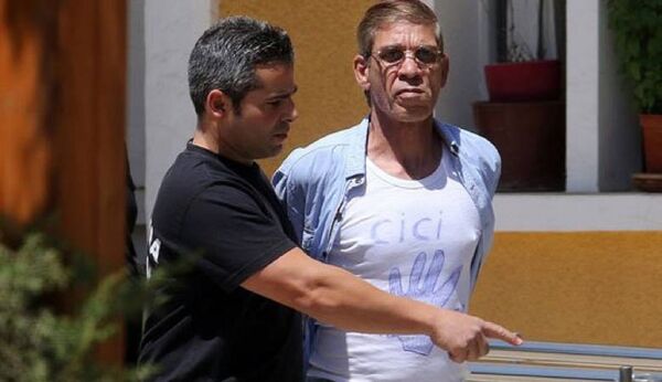 خاطف الطائرة المصرية لقبرص يرتدي شارة داعمة للإرهاب - سبوتنيك عربي