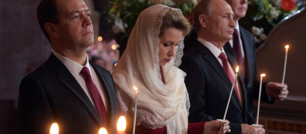 بوتين وميدفيديف يحضران قداس عيد الفصح في موسكو - سبوتنيك عربي