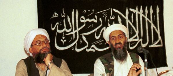 Ayman al-Zawahri, left, holds a press conference with Osama bin Laden in Khost, Afghanistan in 1998. - سبوتنيك عربي