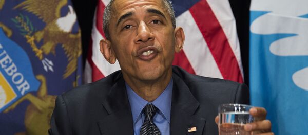 الرئيس باراك أوباما يشرب كأس ماء خلال اجتماع بولاية ميشيغان، 4 مايو/ آيار 2016. الرئيس باراك أوباما يشرب كأس ماء خلال اجتماع بولاية ميشيغان، 4 مايو/ آيار 2016. - سبوتنيك عربي