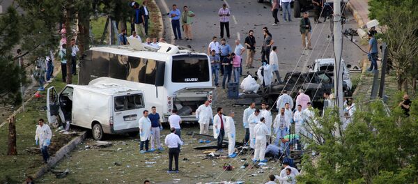 الشرطة في موقع الحدث بعد انفجار في ديار بكر، تركيا، 10 مايو/ آيار 2016. الشرطة في موقع الحدث بعد انفجار في ديار بكر، تركيا، 10 مايو/ آيار 2016. - سبوتنيك عربي