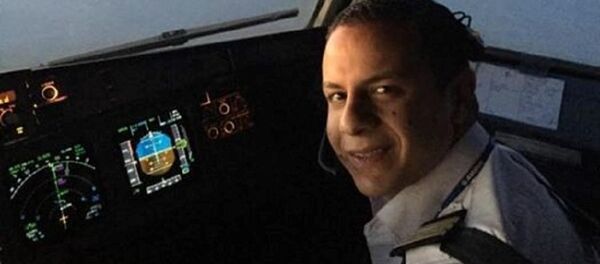 ظهور أول صورة لمضيفة وطيار طائرة مصر للطيران - سبوتنيك عربي