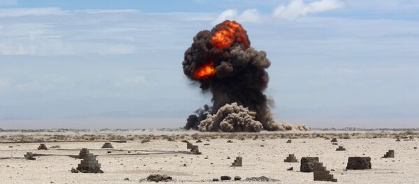 صورة أرشيفية لإنفجار في الصحراء غربي عدن اليمنية - سبوتنيك عربي