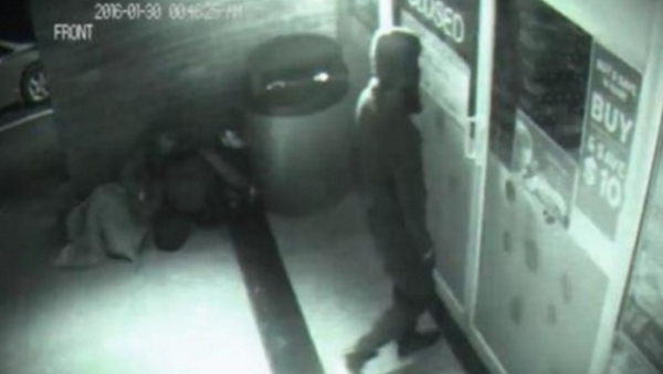كاميرا محل تجاري تسجل دخول رجل شبح اخترق الباب - سبوتنيك عربي