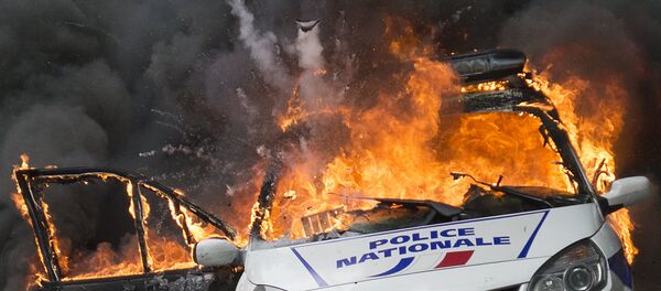 A police car explodes after being set on fire during an unauthorized counter-demonstration against police violence on May 18, 2016 in Paris, as Police across France demonstrate today against the anti-cop hatred they say they have endured during a wave of anti-government protests since early March - سبوتنيك عربي
