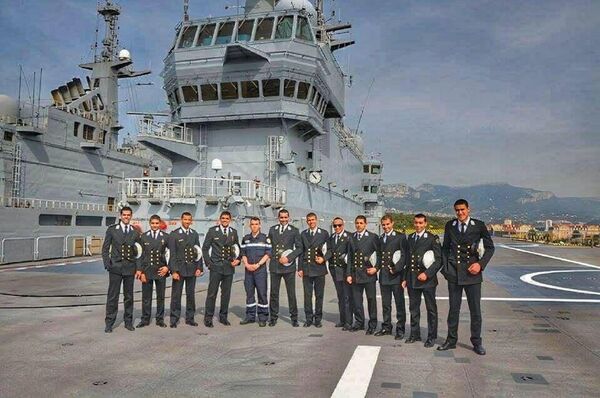 طلاب البحرية المصرية خلال التواجد على الحاملة جمال عبد الناصر - سبوتنيك عربي