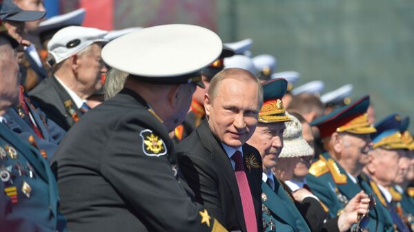 فلاديمير بوتين يحضر احتفالا بمناسبة ذكرى عيد النصر على الفاشية - سبوتنيك عربي