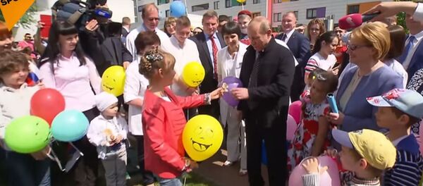 يوم الأطفال العالمي والرئيس بوتين يوم الأطفال العالمي والرئيس بوتين - سبوتنيك عربي