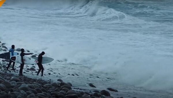 سيبيريا: كيف تبدو الركمجة على أمواج المياه القطبية المتجمدة - سبوتنيك عربي