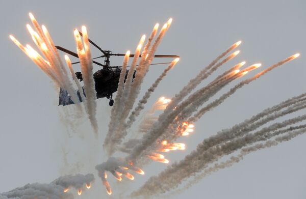 المروحية القتالية كا-52 أليغاتور خلال المسابقة الدولية أفيادارتس-2016 لأفضل طياري روسيا، في القاعدة الجوية-الفضائية الروسية تشاودا  بمقاطعة فيودويسيا، بشبه جزيرة القرم. - سبوتنيك عربي