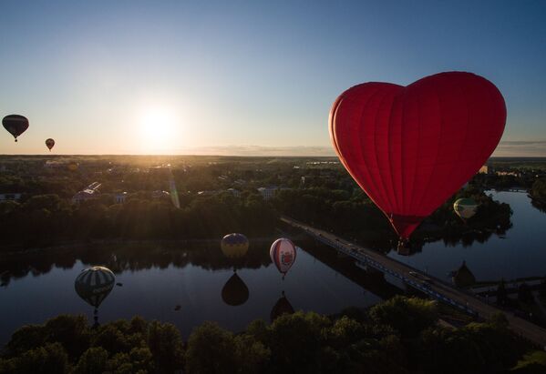 اللقاء الدولي الـ 21 لراكبي المنطاد في فيليكي لوكي - سبوتنيك عربي