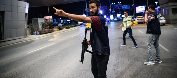 الشرطة التركية في موقع الانفجار بمطار أتاتورك - سبوتنيك عربي