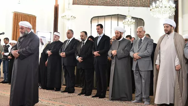 الأسد يؤدي صلاة العيد في حمص - سبوتنيك عربي
